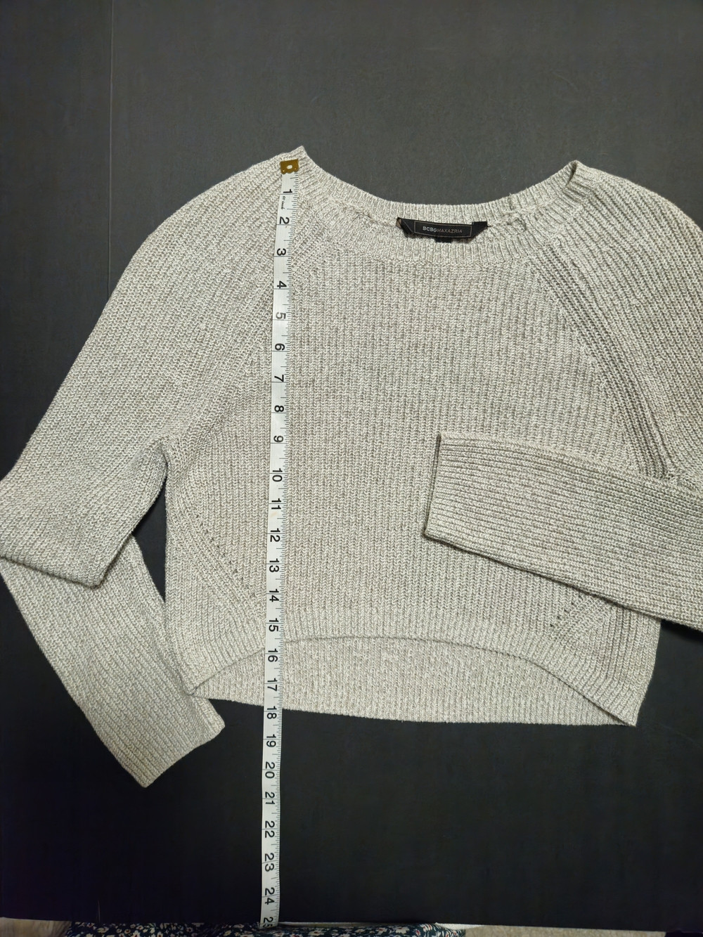 BCBGMAXAZRIA Gray Oat Milk Ribbed Knit Cropped Crewneck Raglan Sweater Sz S EUS - Picture 9 of 10